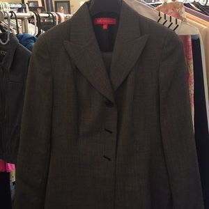 Ann Klein textured pant suit